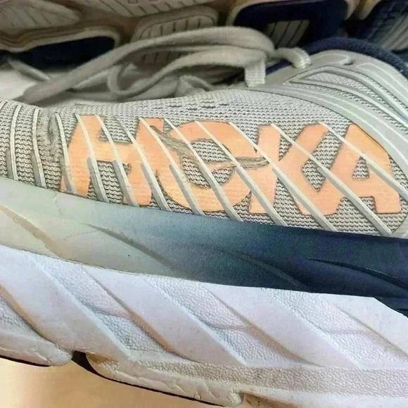 Hoka Bondi 7 Tennis Shoe Gray, Blue & Peach/Orange in Woman’s Size 9. - Picture 2 of 12